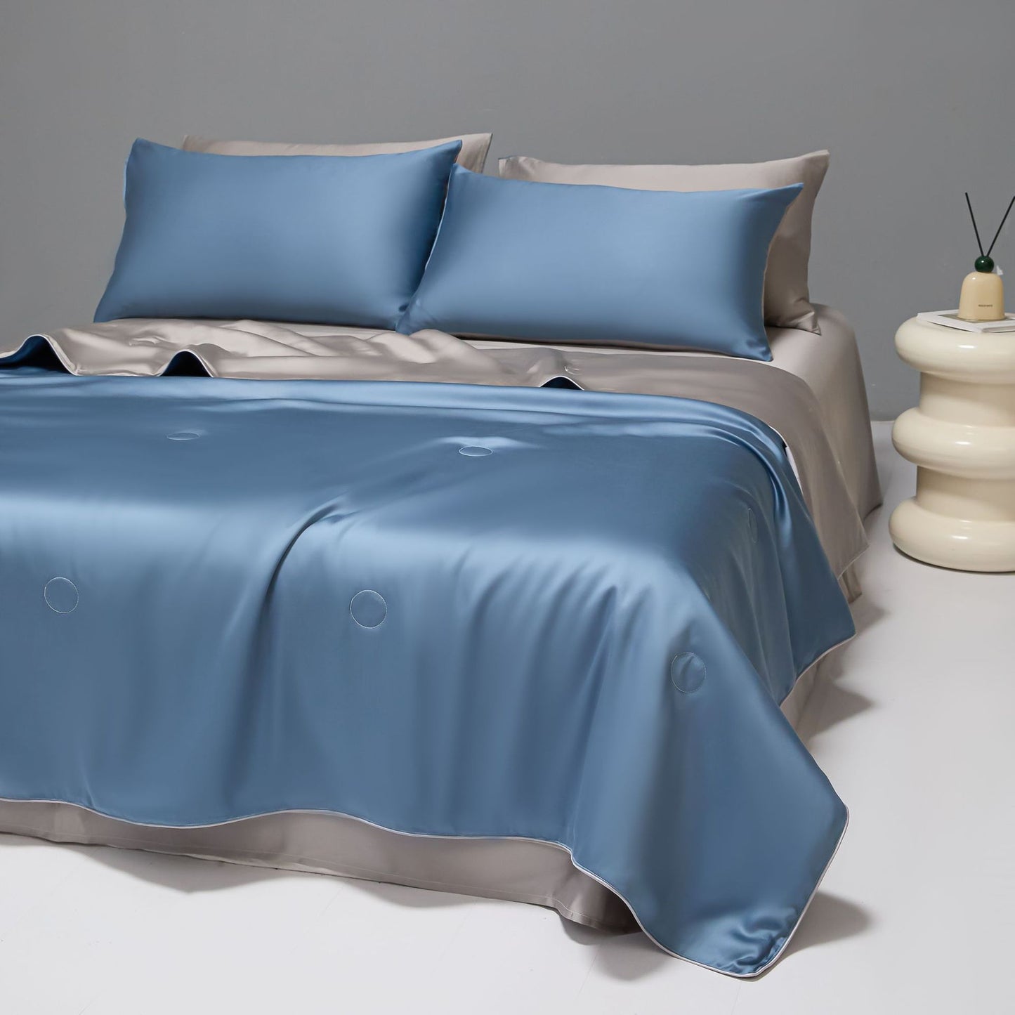 Couette rafraîchissante d'été brodée