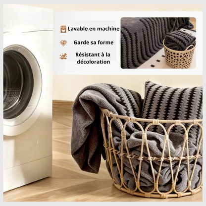 PlushGuard™ – Couvre-Sofa Antidérapant